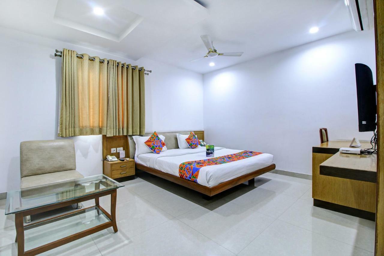 Fabhotel Syberitic Suites Gachibowli - Fully Vaccinated Staff Kondapur  Zewnętrze zdjęcie