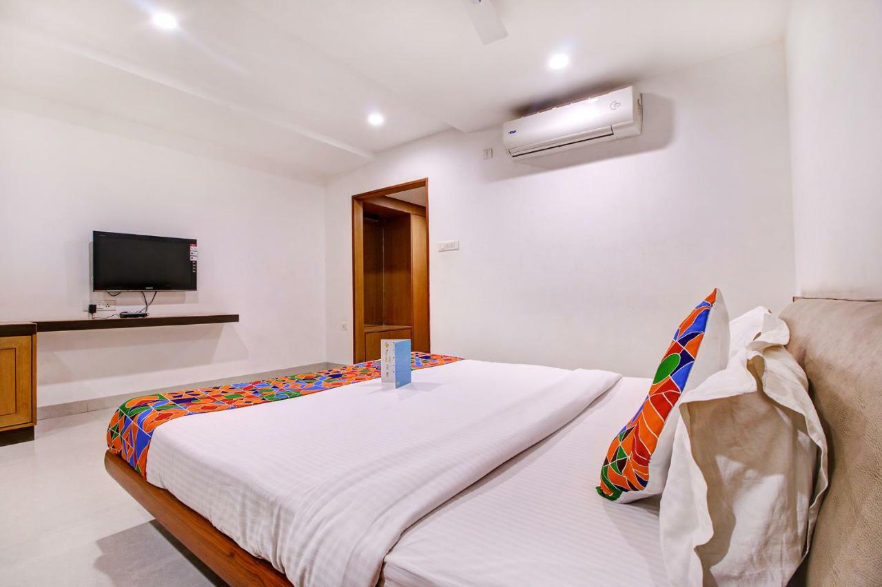 Fabhotel Syberitic Suites Gachibowli - Fully Vaccinated Staff Kondapur  Zewnętrze zdjęcie